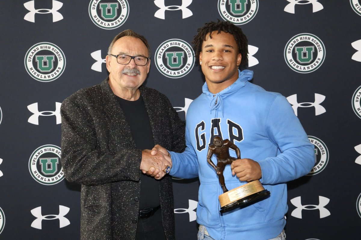 Justin Flowe accepts the 2019 Butkus Award, given to the top linebackers at the high school, college, and professional levels. 